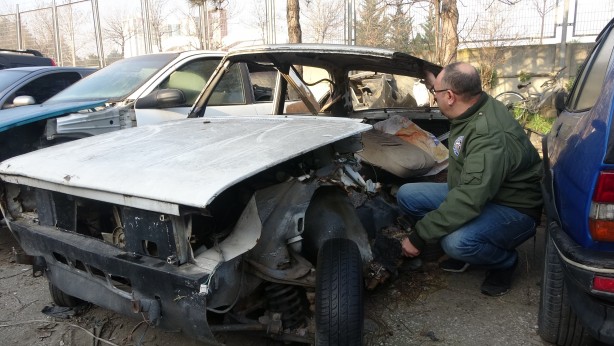 Fiyatlara ve yapılan zamlara kızdı! Efsane otomobilini ortadan ikiye kesip yapma kararı aldı