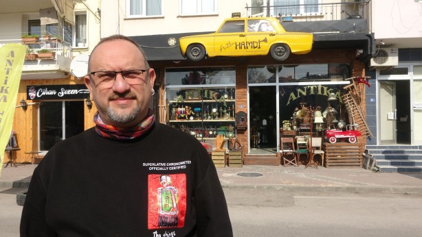 Foto - Fiyatlara ve yapılan zamlara kızdı! Efsane otomobilini ortadan ikiye kesip yapma kararı aldı