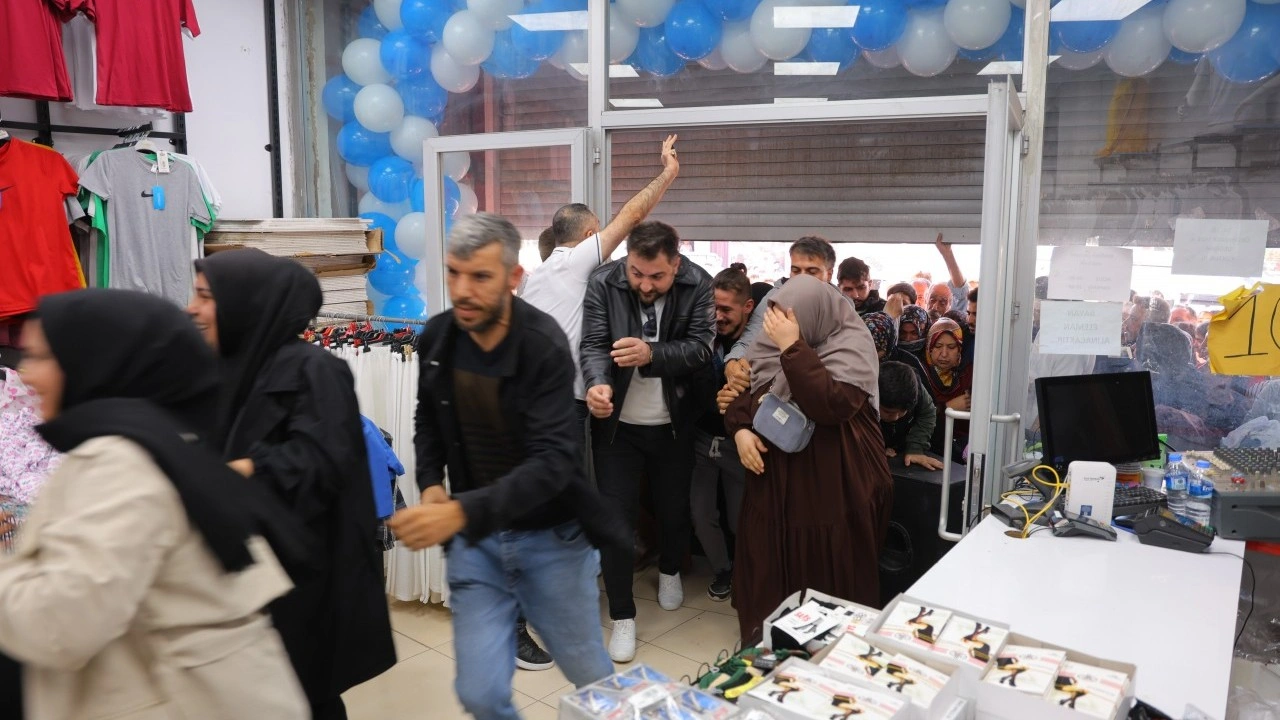 Foto - Fiyatları duyan oraya koştu! Mağazada büyük izdiham