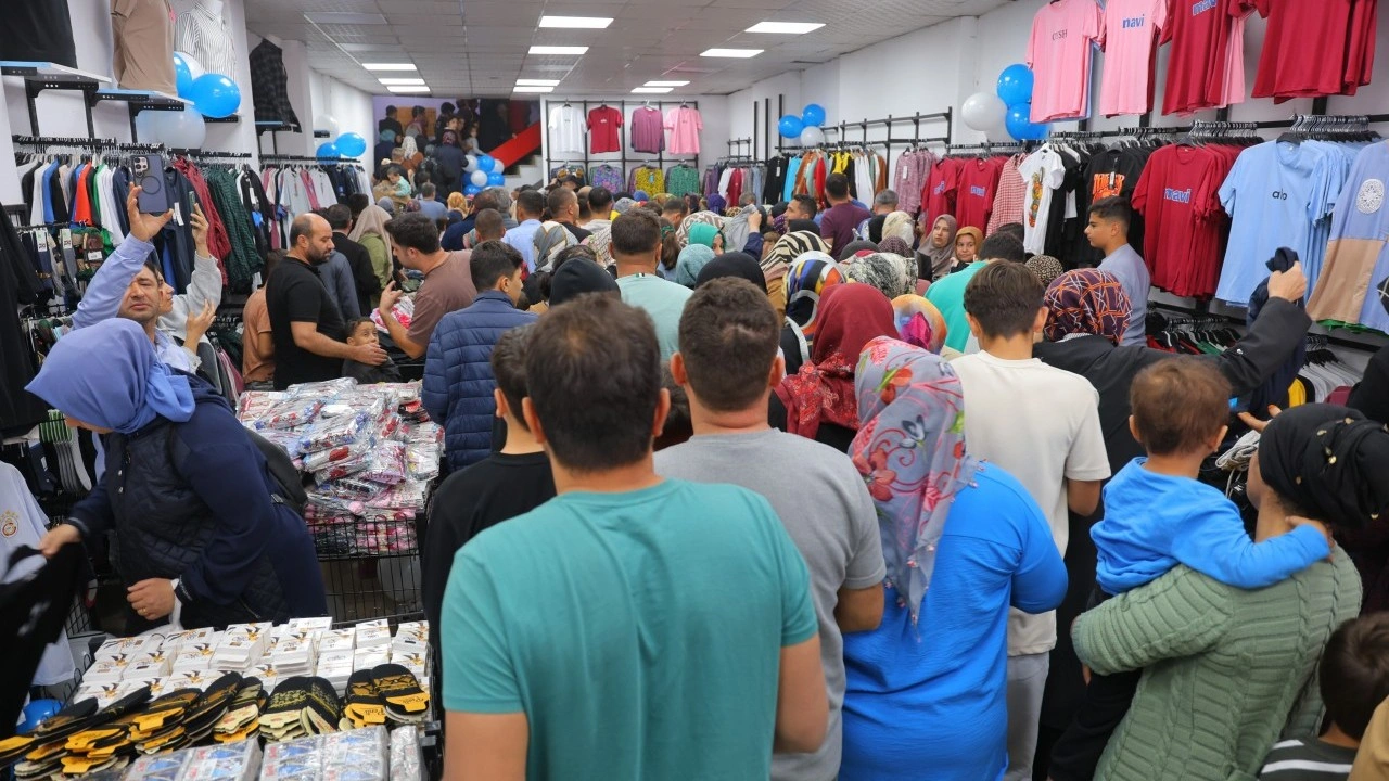 Foto - Fiyatları duyan oraya koştu! Mağazada büyük izdiham