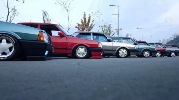 Fiyatları görenler şoke oldu! 20 yaşında büyük araçlar...