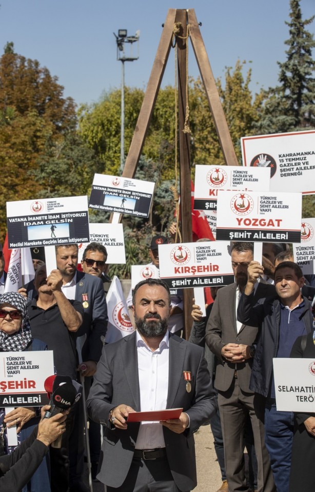 Foto - Flaş çağrı: HDP'li vekilleri idam edin