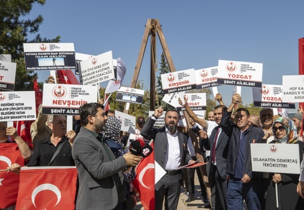 Foto - Flaş çağrı: HDP'li vekilleri idam edin