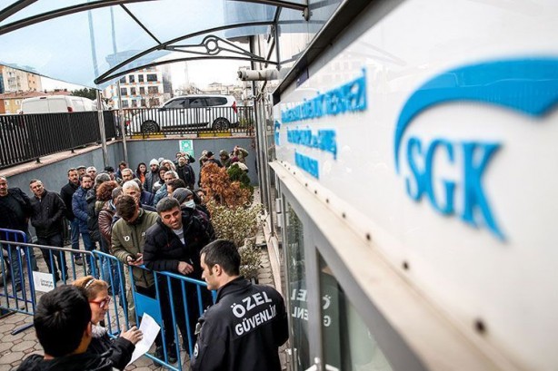 Flaş flaş flaş… 1999 sonrası sigortalı olanlara kademeli emeklilik geliyor! Kimler yararlanacak? Yaş ve prim gün şartları neler? İşte tam liste