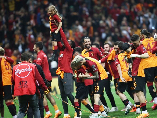 Foto - Flaş gelişme böyle duyuruldu... Galatasaray'a sürpriz sol bek!