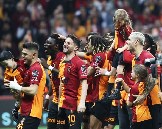 Foto - Flaş gelişme böyle duyuruldu... Galatasaray'a sürpriz sol bek!