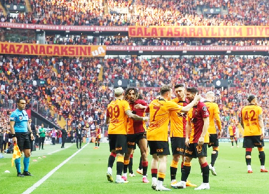 Foto - Flaş gelişme böyle duyuruldu... Galatasaray'a sürpriz sol bek!