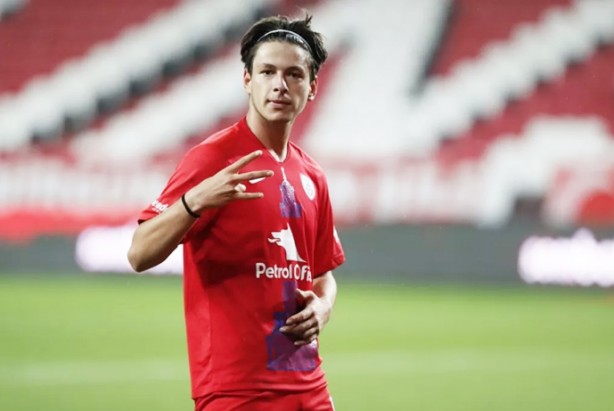 Foto - Flaş gelişme: Futbolcu yetiştiren fabrikaydı! Ve büyük fiyasko...