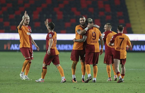 Foto - Flaş transfer iddiası! Galatasaray'dan şaşırtan transfer hamlesi! Bunu kimse beklemiyordu