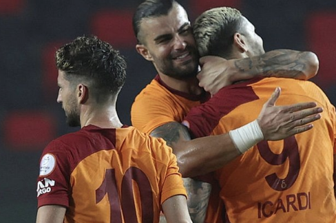 Foto - Flaş transfer iddiası! Galatasaray'dan şaşırtan transfer hamlesi! Bunu kimse beklemiyordu