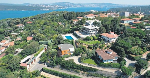 Foto - Fondaş medyanın patronuna şok! Kaçak villanın yıkımına başlandı