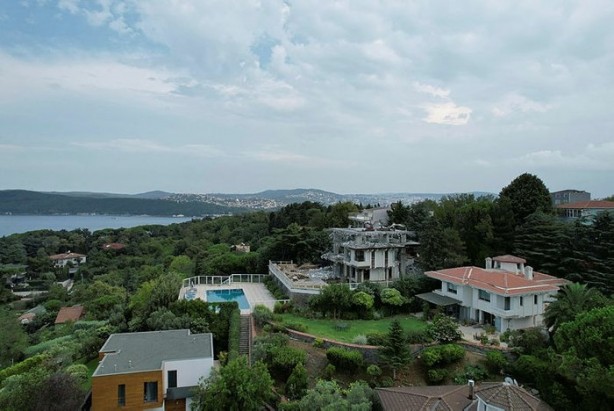 Foto - Fondaş medyanın patronuna şok! Kaçak villanın yıkımına başlandı
