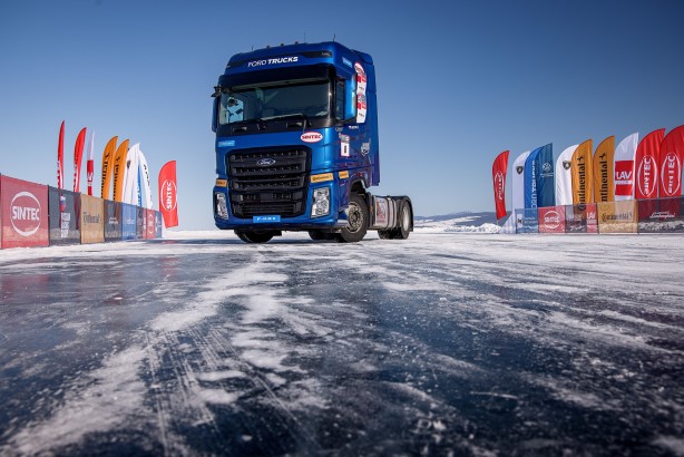 Foto - Ford, donmuş Baykal Gölü üstünde hız rekoru kırdı