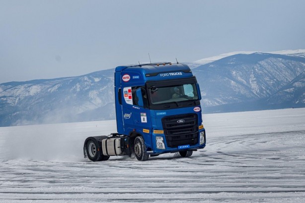 Foto - Ford, donmuş Baykal Gölü üstünde hız rekoru kırdı