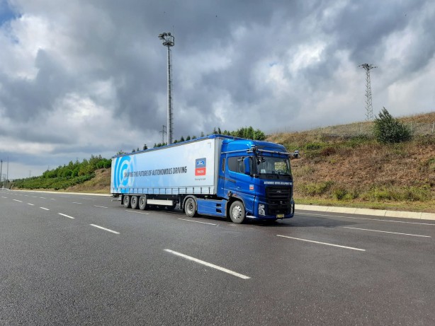 Foto - Ford Otosan’dan Türkiye’de bir ilk daha! Bakan Uraloğlu test etti 