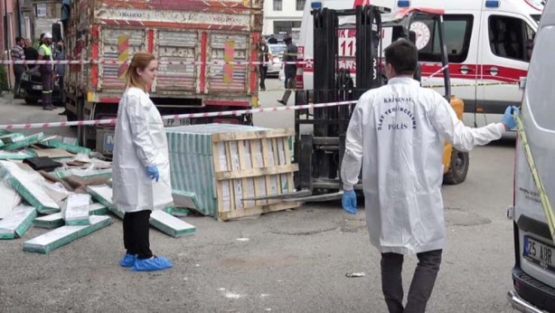 Foto - Forkliftten devrilen paletlerin altında kalan liseli Ahmet, toprağa verildi