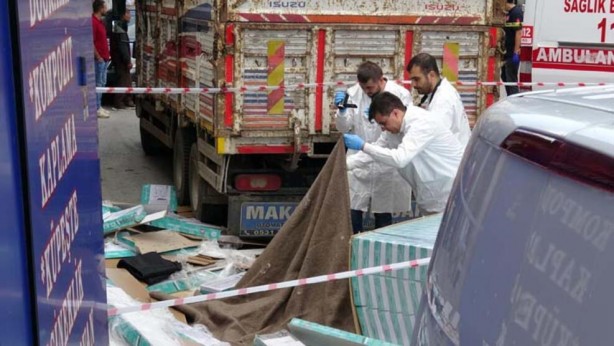 Foto - Forkliftten devrilen paletlerin altında kalan liseli Ahmet, toprağa verildi