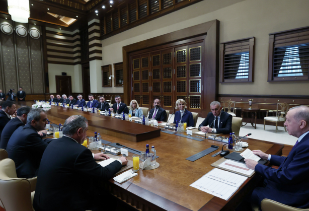 Formadaki unvan dikkat çekti! Hacıosmanoğlu, Başkan Erdoğan’ın huzurunda…