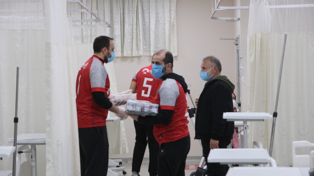 Foto - Formalarını giyiyorlar! İftar ve sahurda yardım ediyorlar