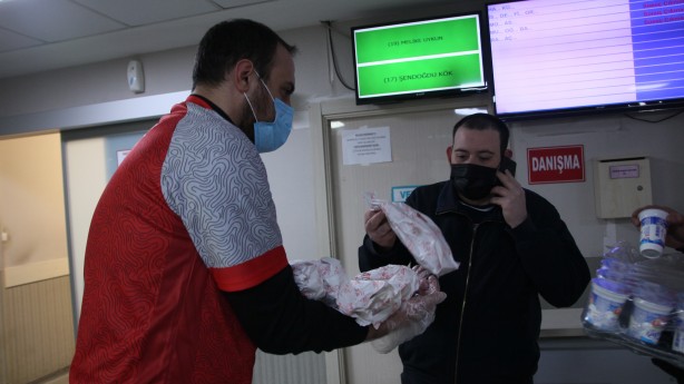 Foto - Formalarını giyiyorlar! İftar ve sahurda yardım ediyorlar