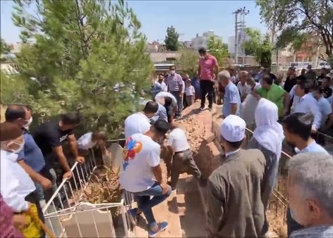 Foto - Fotoğraf çekmek için çıktığı çatıdan düşerek hayatını kaybeden genç defnedildi