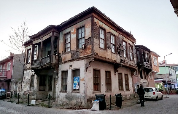 Fotoğraf çekmek için geliyorlar! Herkes bu sahipsiz evleri konuşuyor