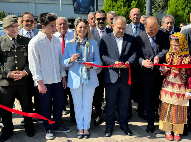 Foto - Fötr Şapka şakşakçıları! Ak Partili milletvekili de koroya dahil oldu