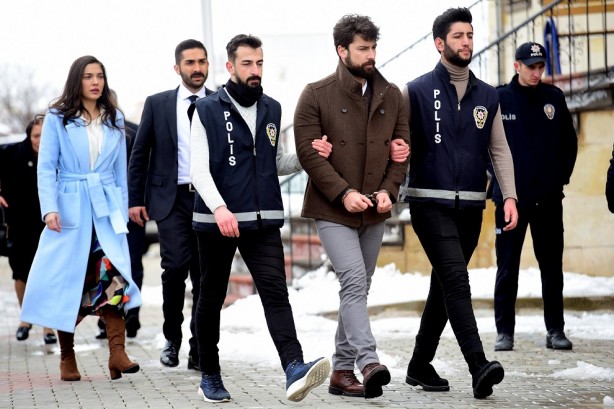 Foto - FOX TV'den "müjde" geldi! Ahlaksız sahneleriyle tepki çeken Zümrüdüanka dizisi final yapıyor