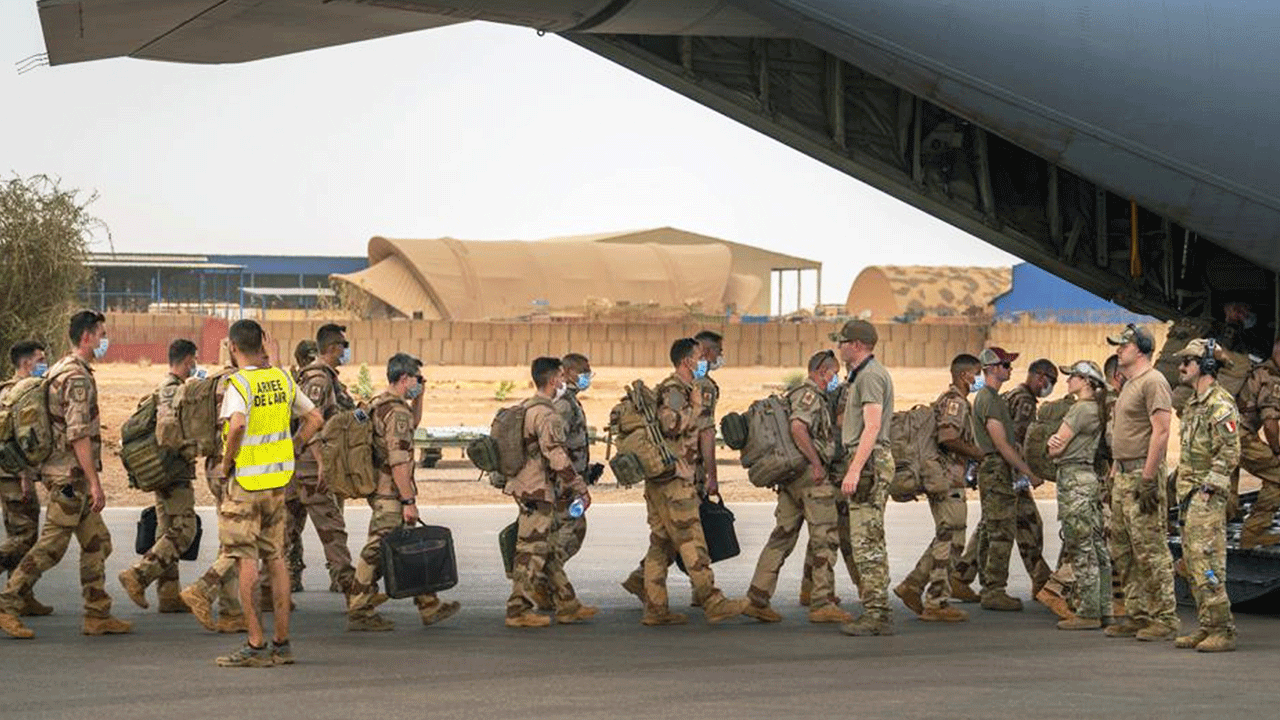 Foto - Bir sömürge imparatorluğunun sonu: Fransa bir ülkeden daha kovuldu!