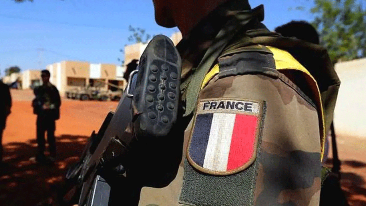 Foto - Bir sömürge imparatorluğunun sonu: Fransa bir ülkeden daha kovuldu!