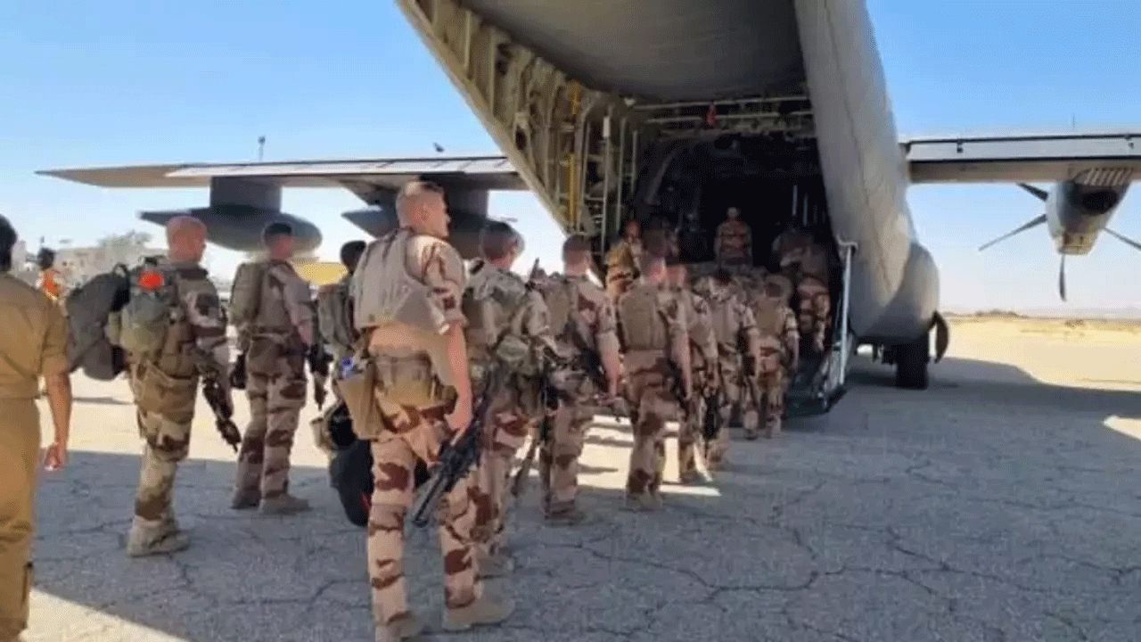 Foto - Bir sömürge imparatorluğunun sonu: Fransa bir ülkeden daha kovuldu!