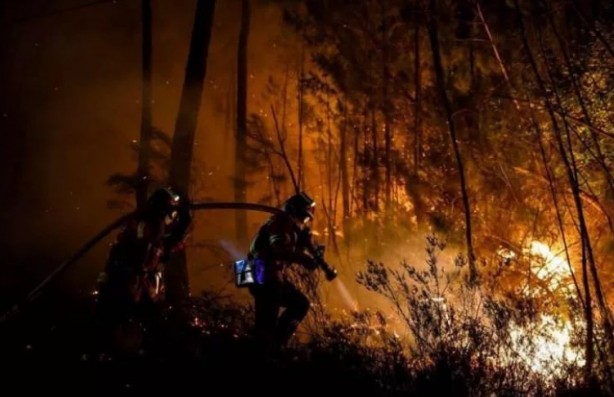 Foto - Fransa cayır cayır yanıyor! Yangın günlerdir söndürülemiyor