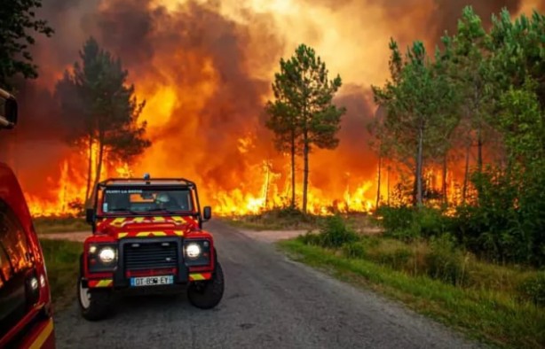 Foto - Fransa cayır cayır yanıyor! Yangın günlerdir söndürülemiyor
