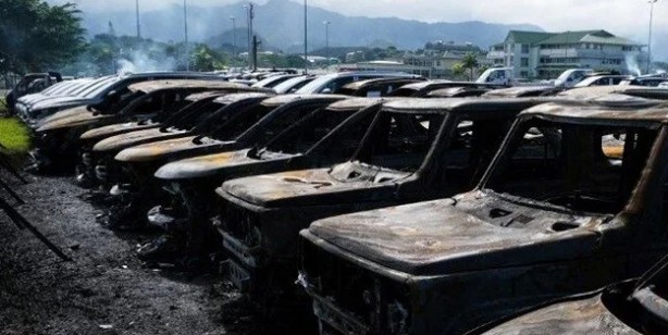 Foto - Fransa hükümeti protesto: Olay anına ait görüntüler, önemli açıklamalar! Sokağa çıkma yasağı ilan edildi