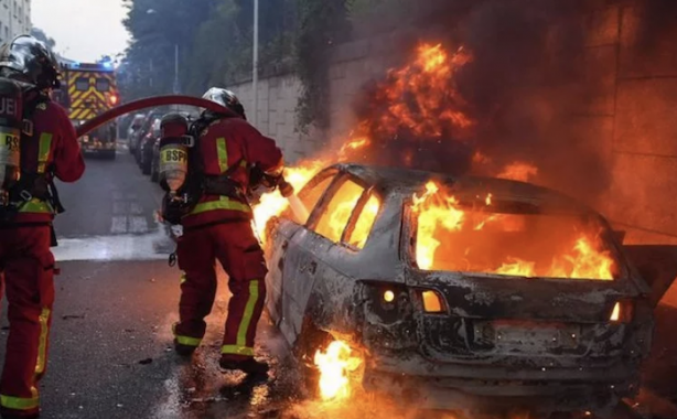 Foto - Fransa karıştı, ortalık yangın yeri: ateş açtı! Eylem sonrası harekete geçti! Protestolar büyüyor