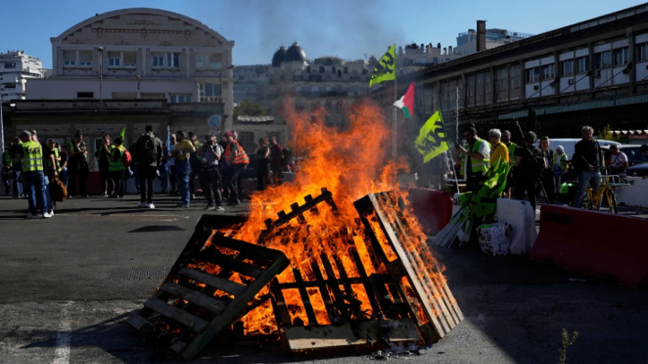 Foto - Fransa kaynıyor! Halk sokağa indi… Protestolarda yüzlerce gözaltı