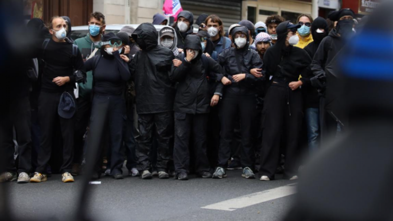 Foto - Fransa kaynıyor! Halk sokağa indi… Protestolarda yüzlerce gözaltı