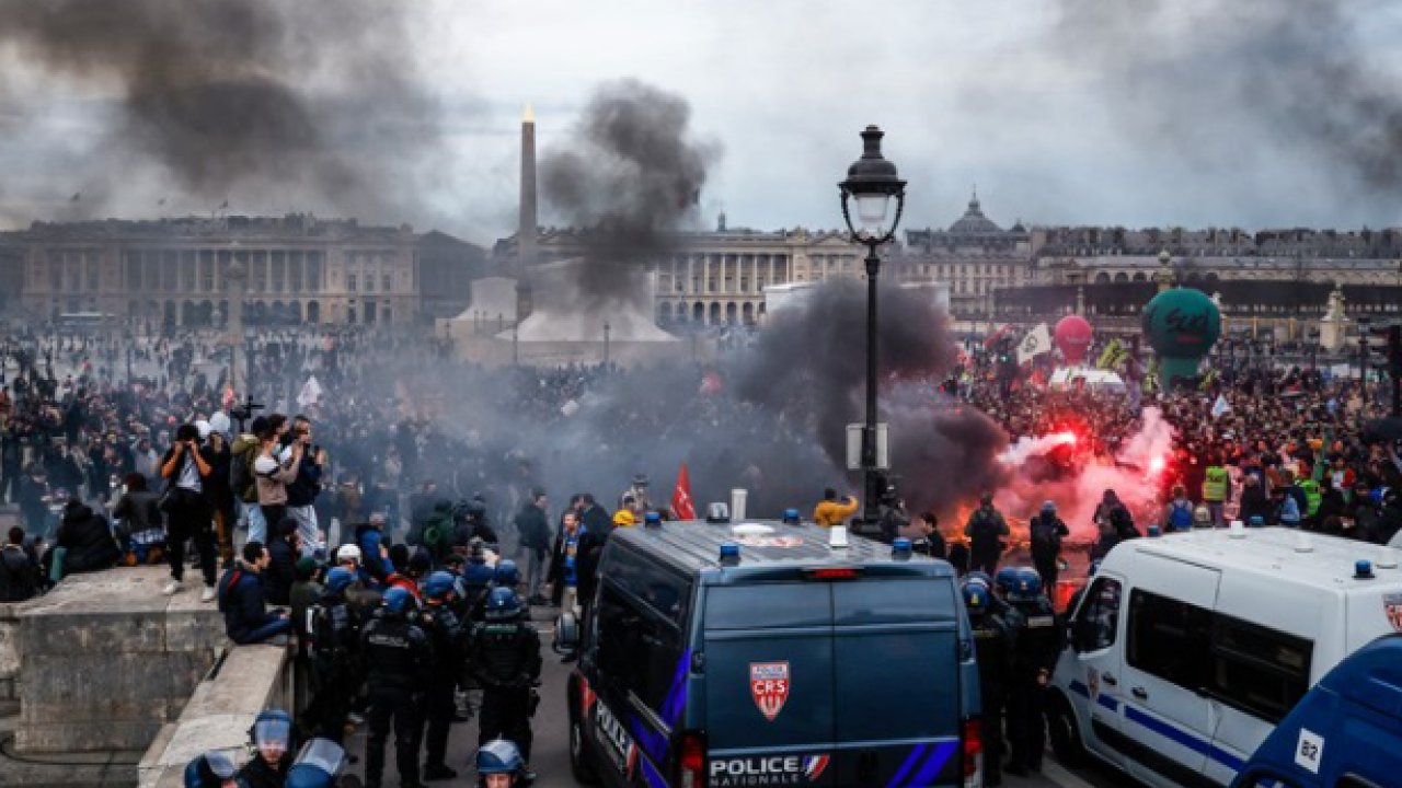 Foto - Fransa kaynıyor! Halk sokağa indi… Protestolarda yüzlerce gözaltı