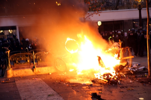 Foto - Fransa sokakları savaş alanına döndü