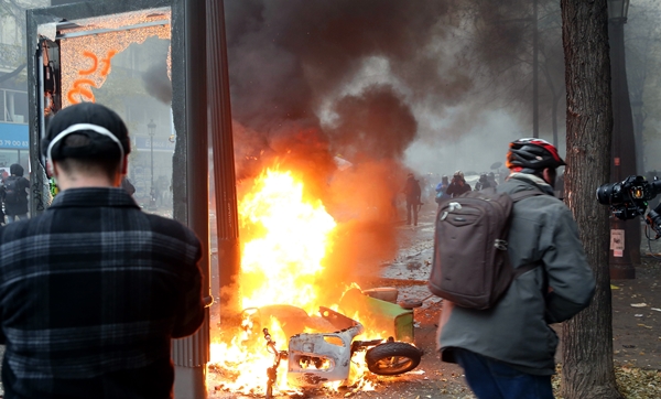 Foto - Fransa sokakları savaş alanına döndü