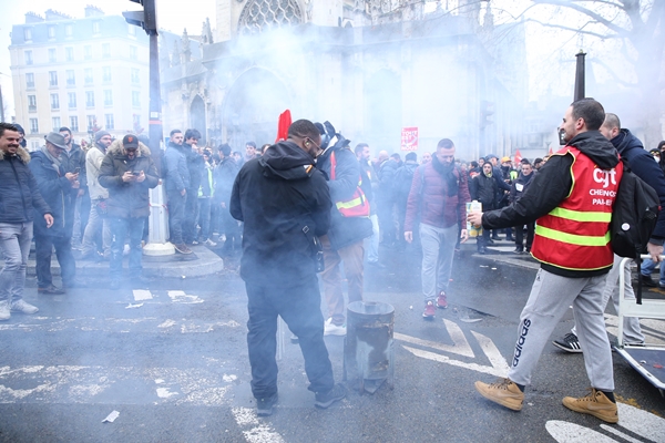 Fransa sokakları yangın yeri