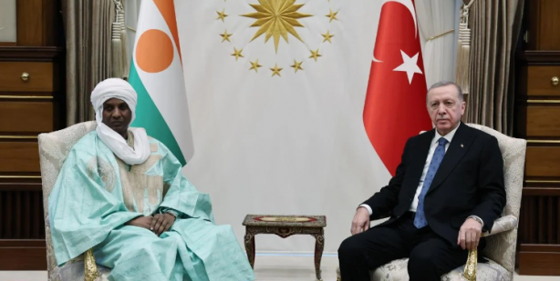 Foto - Fransa ve ABD'yi ülkeden kovdular! Hakan Fidan saatler içerisinde Nijer'de tarihi hamleyi yapacak