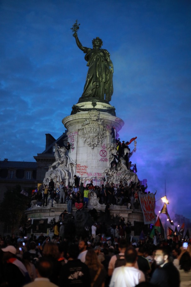 Foto - Fransa yangın yeri! Aşırı sağcılar ortalığı yakıp yıktı