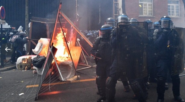 Foto - Fransa yanıyor!