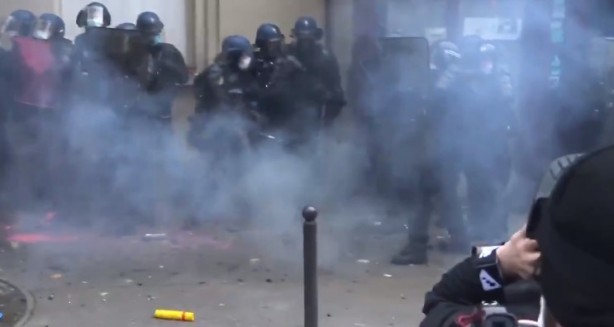 Foto - Fransa yanıyor!