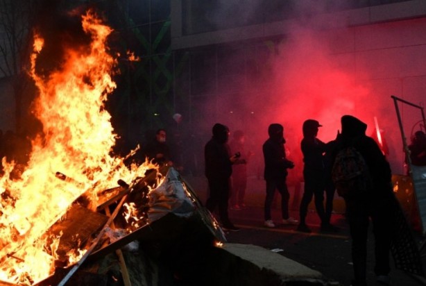 Foto - Fransa yanıyor!