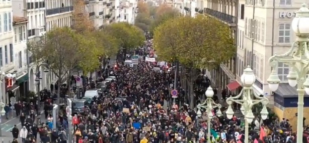 Foto - Fransa yanıyor!