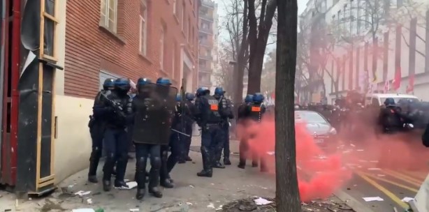 Foto - Fransa yanıyor!