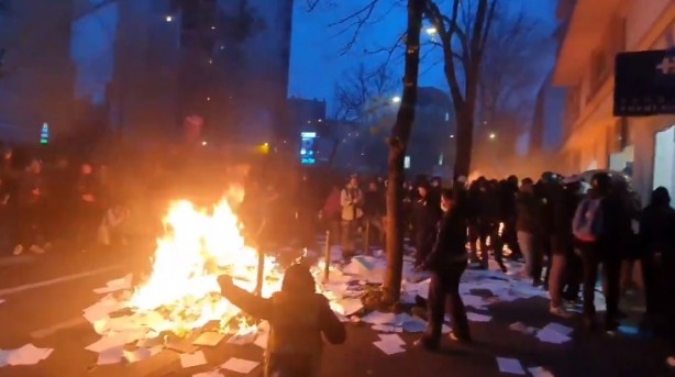 Foto - Fransa yanıyor!