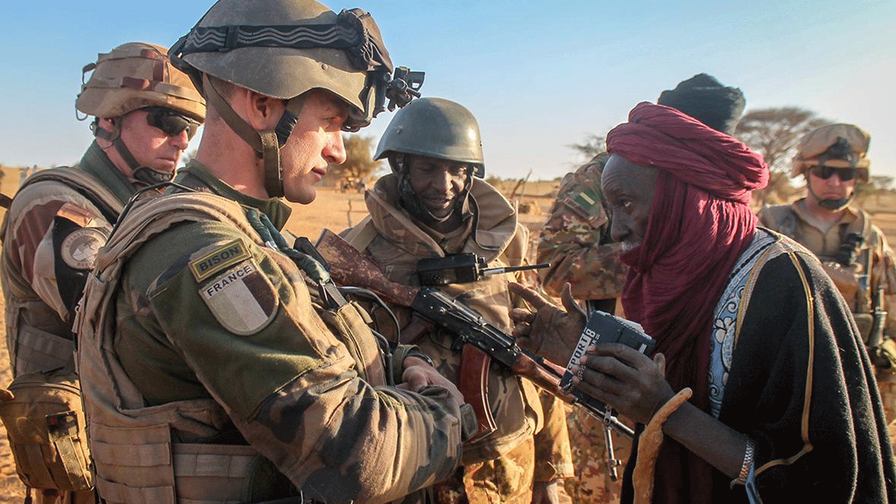 Fransa'dan askeri üs kararı!